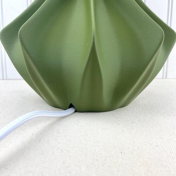 Lotus Inspired Table Lamp, Bloom Table Lamp, Desk Lamp and Shade, Bedside Lamp - Picture 9 of 12